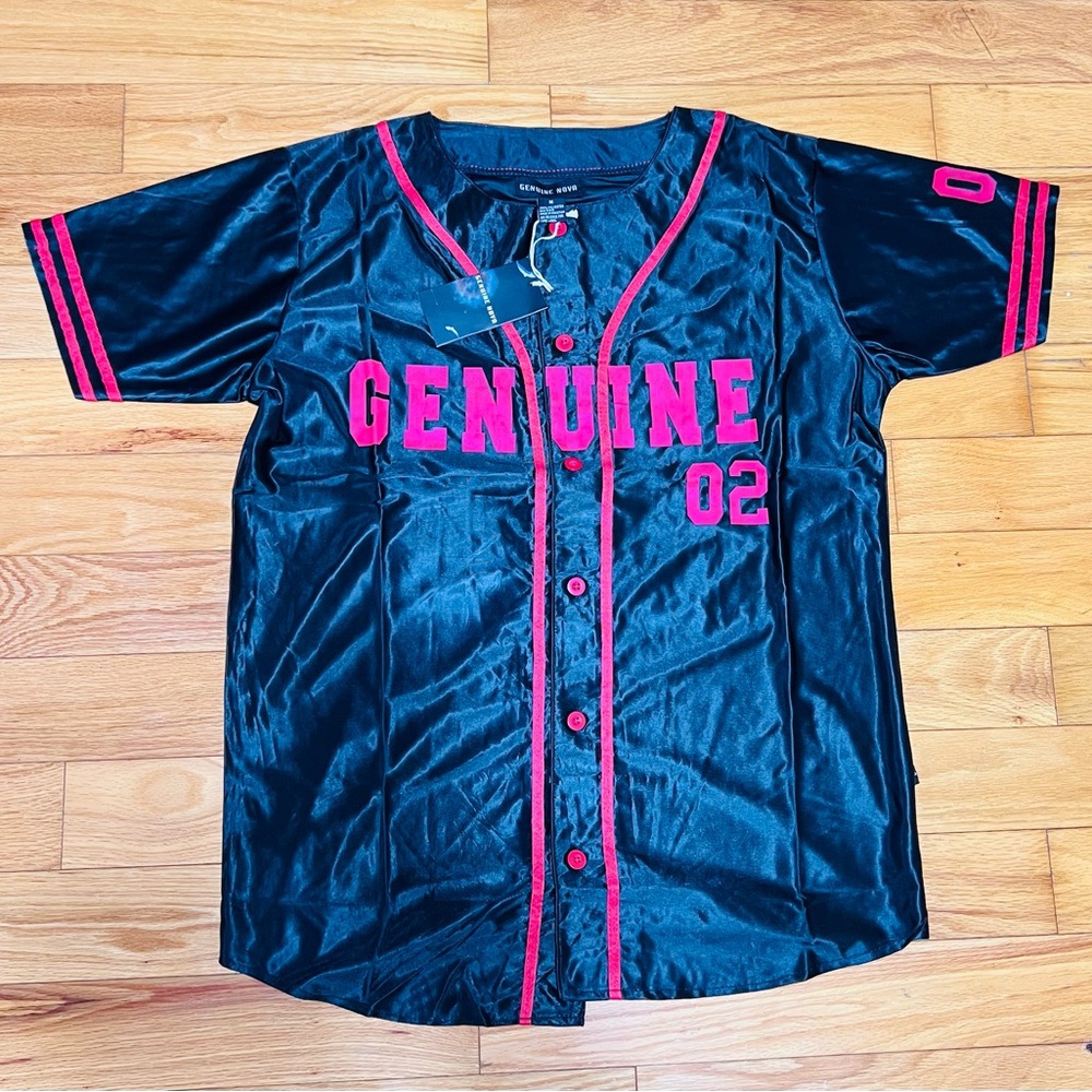 Brand New Jersey Black “Genuine 02” Printed In Red Size Médium